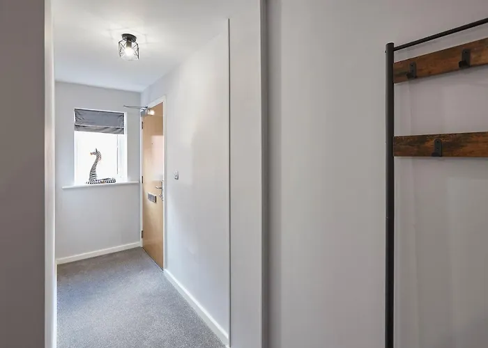 Host & - Bagdale Rise * Whitby