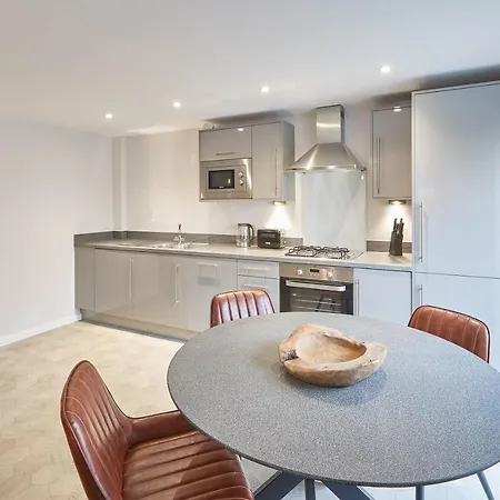 Host & - Bagdale Rise Apartment *